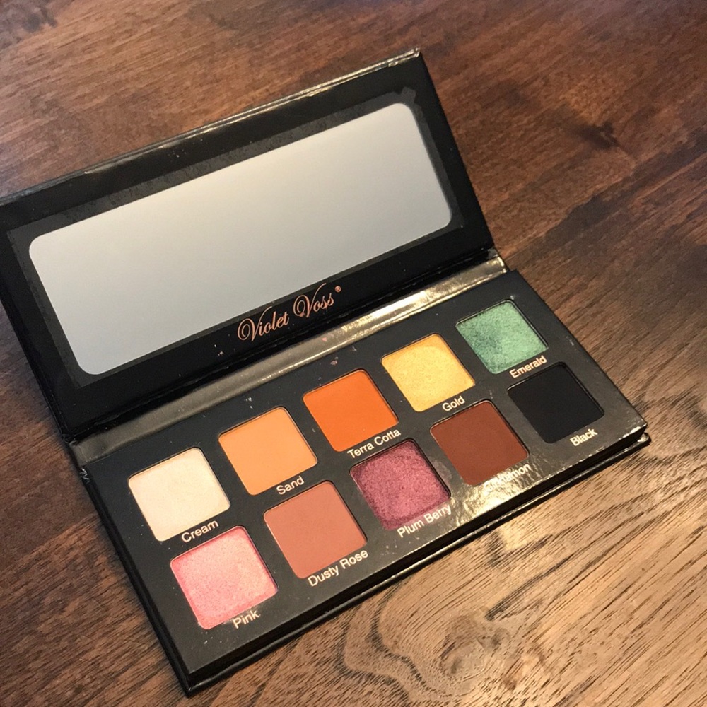 Violet Voss Essentials eyeshadow palette